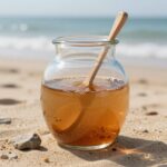 에어본 비치우드 감로꿀이 담긴 유리병과 숟가락