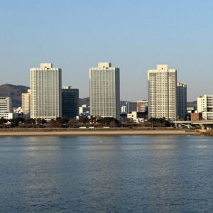 용산구 이촌동 한강변에서 바라본 이촌르엘 단지 전경과 주변 환경