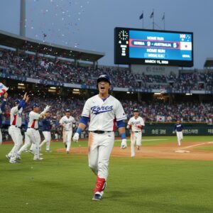 2026 WBC 한국 대 호주전에서 문보경 선수가 홈런을 친 후 기뻐하는 모습
