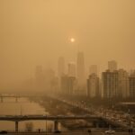 이번 주 미세먼지 심한 이유와 대처법 현재 상황 정리 뿌옇게 낀 황사가 있는 도시 하늘 풍경