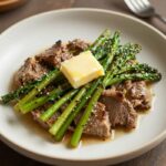 아스파라거스 요리 두가지 레시피 버터에 구워진 소고기와 아스파라거스 요리 사진, 고소한 풍미가 느껴짐