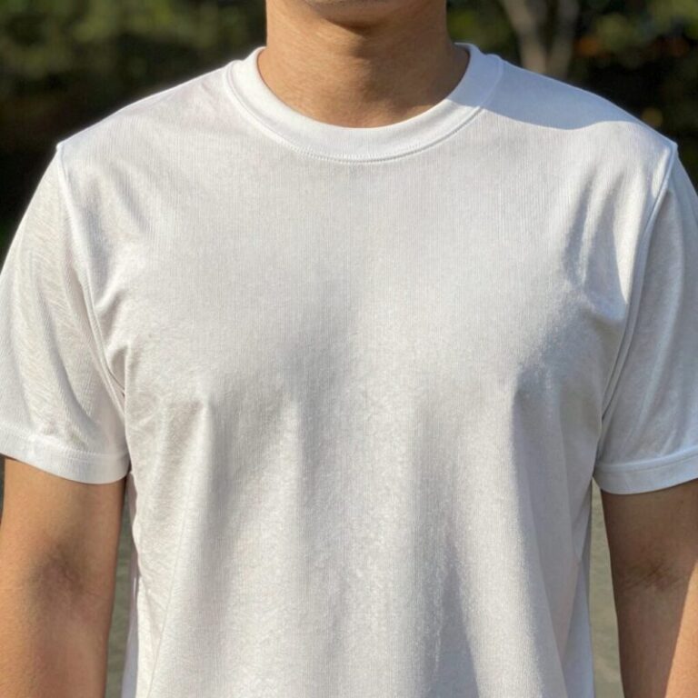 플리츠 구조로 공기 순환이 잘 되는 냉감티셔츠의 원단 클로즈업 사진, 피부에 닿는 면적이 적다