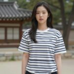 이주연 인기 아이템 이주연이 착용한 클로브 멀티 스트라이프 긴팔 티셔츠 데일리룩