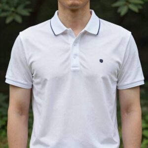 여름 폴로 반팔티의 냉감 원사와 통기성 구조를 설명하는 이미지