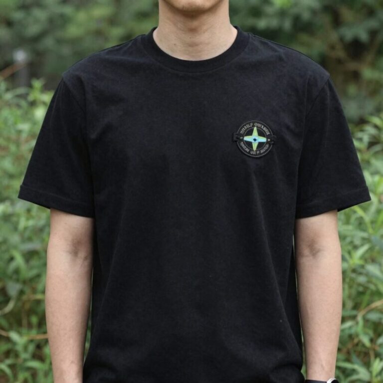 스톤아일랜드 반팔티 블랙 컬러 와펜 로고