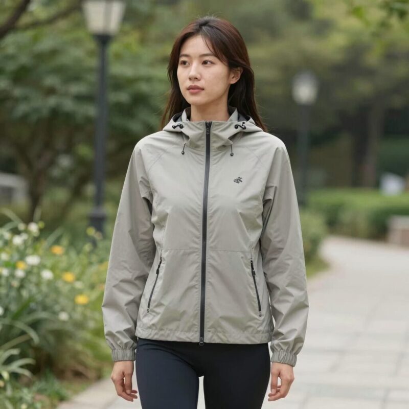 여름아우터 할인 탑텐 텐텐데이 추천 1 가벼운 여름 아우터 탑텐 윈드브레이커 착용 예시