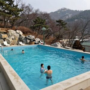 겨울 캐리비안베이 유수풀과 온수풀 전경