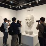 CVPR 2026 참관 후기와 컴퓨터 비전 트렌드 CVPR 2026 전시장에서 3D Gaussian Splatting 데모를 체험하는 관람객들
