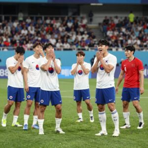 대한민국과 체코의 2026 월드컵 경기 장면. 한국 선수들이 체코를 상대로 승리 후 기뻐하는 모습