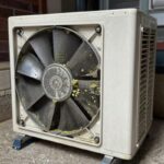 하우젠에어컨청소 오래된 냄새 해결 방법 하우젠 스탠드 에어컨 분해 후 증발기와 송풍팬에 쌓인 곰팡이 오염 모습