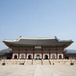 천안 독립기념관 겨레의 탑 전경, 웅장한 건축물과 푸른 하늘