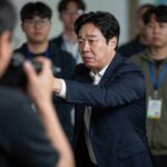 정이한 후보가 유세 중 공격을 받고 쓰러지는 장면