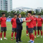 정몽규 대한축구협회장이 2026 FIFA 월드컵 현장에서 선수들을 격려하는 모습