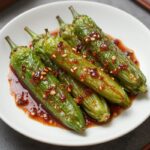 6월 밑반찬 꽈리고추찜과 마늘쫑 요리 레시피 부침가루 묻혀 찐 꽈리고추에 간장 양념을 버무린 꽈리고추찜 완성 접시