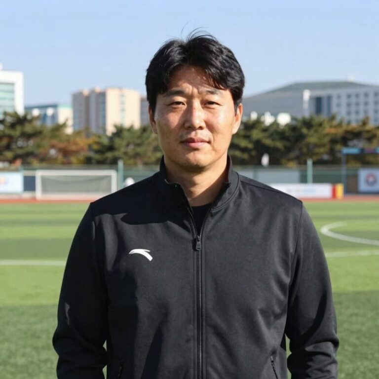 이임생 감독의 프로필 사진, 한국과 중국에서 활약한 축구 지도자