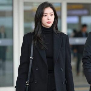 문가영 공항 올블랙 스타일 실루엣과 소재 조화