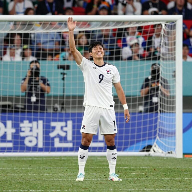 오현규 선수가 월드컵 체코전에서 역전골을 넣고 기뻐하는 모습