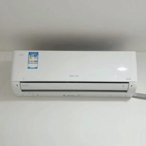 삼성 에어컨 실내기 화면에 E101 에러 코드가 깜빡이는 모습. 에러 발생 시 확인해야 할 첫 번째 포인트
