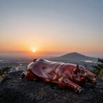 성산일출봉 제주 흑돼지 맛집 추천 성산일출봉 정상에서 바라본 일출과 제주 흑돼지 구이 사진