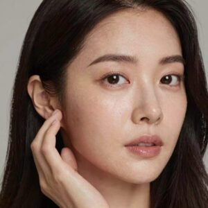 40대 신민아 메이크업 비결 촉촉한 피부 표현