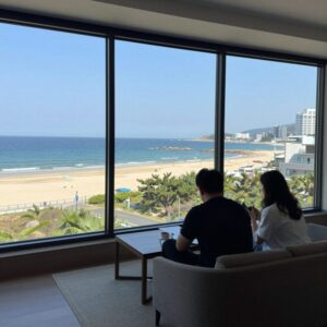 양양 다이아메르 호텔 오션뷰 객실 테라스에서 바라본 동해 바다 풍경