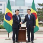 이재명 대통령과 룰라 브라질 대통령이 MOU 체결 후 악수하고 있는 장면