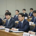 이재정 의원이 문화체육관광위원회 청문회에서 정몽규 전 축구협회장을 질타하는 모습에서 청문회 신뢰성에 대한 중요성을 보여주는 사진