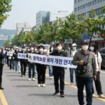 카카오뱅크 파업 700명 첫 전일 파업 카카오뱅크 파업 노조가 성과급 보상 체계 개선을 요구하는 모습