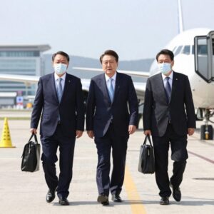 이재명 대통령이 아르헨티나 부에노스아이레스 에세이사 국제공항에 도착한 모습