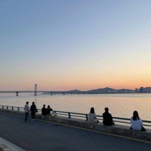 모도 배미꾸미조각공원에서 바라본 서해 낙조 풍경, 신도평화대교 개통 후 여유로운 드라이브 코스로 유명한 곳