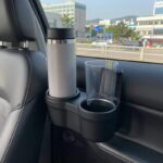 차량용 대용량 보냉텀블러 실사용 비교 후기 차량용 대용량 보온보냉 텀블러와 컵홀더를 차량 컵홀더에 장착한 모습