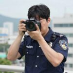 이대우 형사 브랜뉴뮤직 전속계약 이대우 형사 프로필 사진 경찰복을 입고 카메라를 응시하는 모습