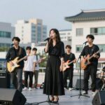 이브 노래 감성 발라드 명곡 이브가 무대에서 감성적으로 노래하는 모습