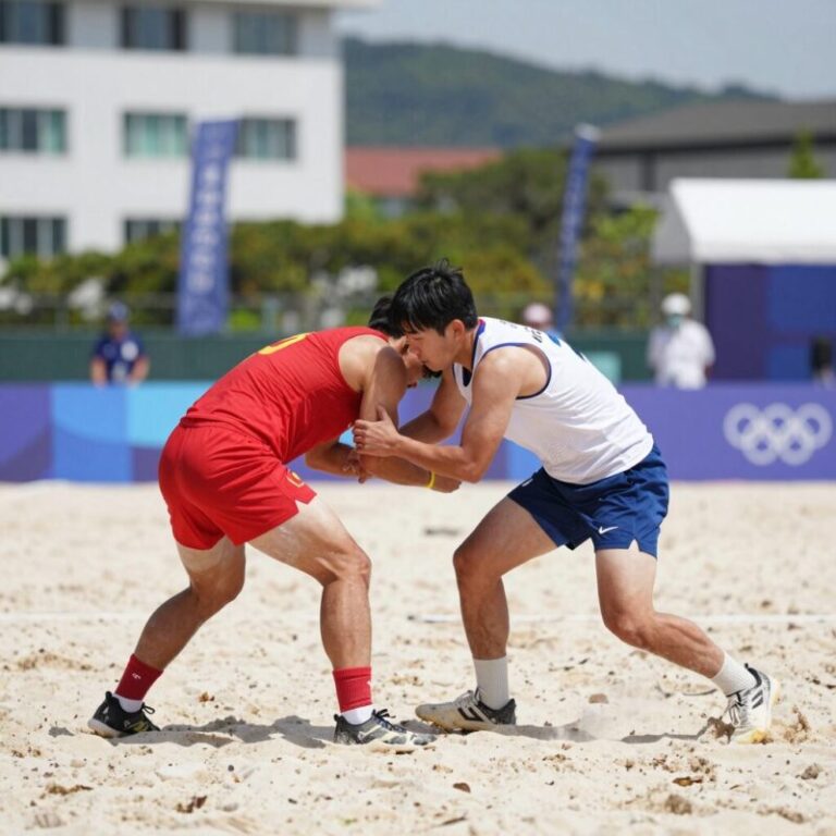 프랑스와 스페인 선수들이 월드컵 4강 경기에서 격돌하는 장면, 치열한 중원 싸움을 보여주는 이미지