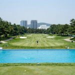 중학생 아들 둘과 떠나는 여름휴가 3가지 완벽 계획 경주 힐스카이CC 골프장 전경과 강동 디아너스 워터파크 수영장 사진