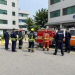 경산 아파트 폭발 사고 현장 경산 아파트 관리실 폭발 사고 현장 모습, 소방대원과 경찰이 현장을 통제하고 있다