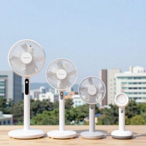 핸디형선풍기 4종을 나란히 놓고 크기와 디자인을 비교한 사진