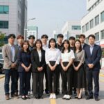 아일릿 민주 키 실제 정보 총정리 아일릿 민주 키를 확인할 수 있는 단체 사진으로 멤버들 간 키 차이가 드러남