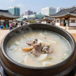 정읍 삼계탕 맛집 두 곳 비교 정읍 본가누룽지삼계탕의 큰 뚝배기에 담긴 누룽지 삼계탕 사진