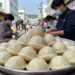 군산 호떡 맛집 미우새 린도 반한 곳 군산 중동호떡 뽕잎크림치즈호떡과 전통 호떡이 구워지는 모습