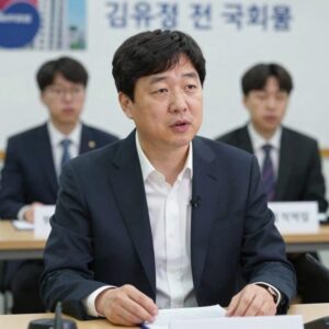 김유정 전 국회의원이 라디오 인터뷰에서 강한 경고 메시지를 전하는 모습