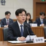 김남희 국회의원 프로필과 활약 김남희 국회의원이 국회 본회의장에서 발언하고 있는 모습, 전문성과 신뢰감을 주는 사진