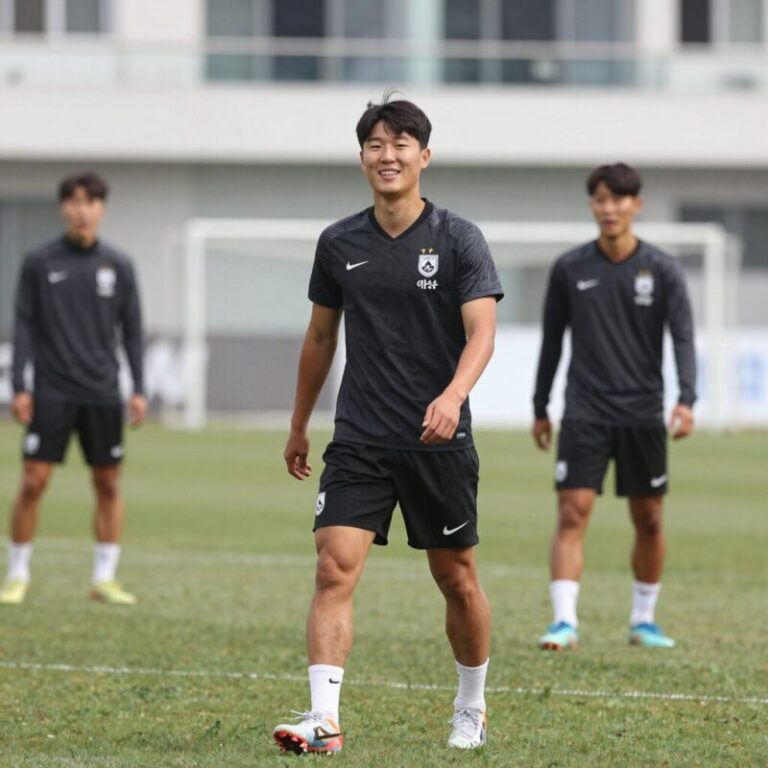 이승우 축구선수 국가대표 훈련 중 미소를 짓는 모습