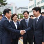 민주당 최고위원 후보 14명 명단과 예비경선 관전 민주당 최고위원 후보 14명 웃으며 악수하는 모습 예비경선 컷오프 앞둔 분위기