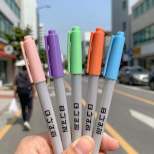 모나미 153 볼펜 디자인과 다양한 색상