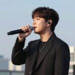 미스터트롯3 김용빈 하동남진 정체 미스터트롯3 무대에서 노래하는 가수 김용빈의 모습, 김용빈 가수 프로필 사진