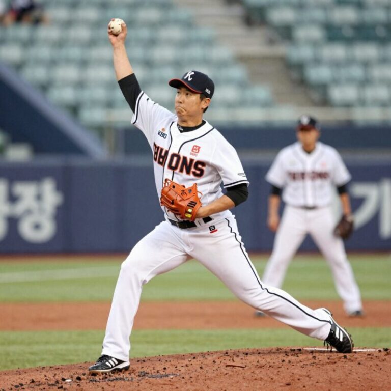 크리스 페덱 KBO 데뷔전에서 투구하는 모습, 삼성 라이온즈 유니폼을 입고 롯데전에 선발 등판