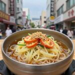 메밀소바 칼로리 낮은 다이어트 식단 팁 시원한 메밀소바 한 그릇에 오이와 김가루 토핑