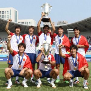 2010년 남아공월드컵 우승을 차지한 스페인 대표팀 선수들이 트로피를 들고 기뻐하는 모습