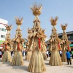 일본 칠석 타나바타 축제에서 볼 수 있는 7가지 장식 모음. 탄자쿠, 후키나가시 등이 대나무에 매달려 있다.